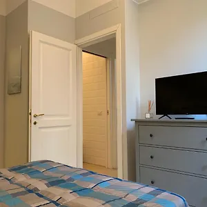 Bilocale Di Ringhiera In Corso Como/garibaldi , Milano Italia