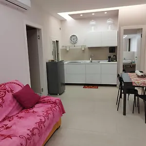 Casa Romeo , Aeroporto di Catania Fontana Rossa Italia